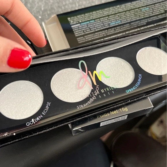 Danessa Myricks mini lightwork palette and dew me highlighting balm - Picture 2 of 4